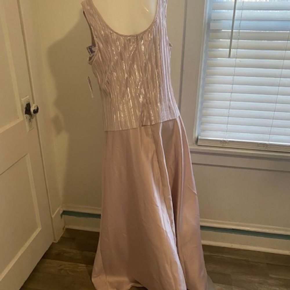 Cache Rose with Pleated top sleeveless floor length dress, size 18
